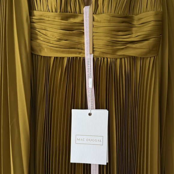 MAC DUGGAL Pleated Charmeuse V Neck Gown With Cape In Chartreuse NWT $598 SZ 8 - Picture 14 of 16